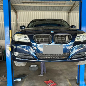 SERVIÇOS AUTO BMW 320i. Triagulos traseiros. Cliente satisfeito em Nampula.