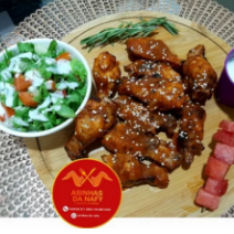 asinhas grelhada com molho de yogurte e salada extra