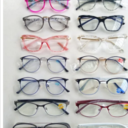 Quadros/Óculos de grau 1000,00 MTn Disponível para levantamento imediato