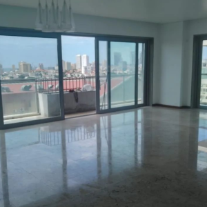 Arrenda-se Apartamento T4, Torres do GIKA, Alvalade🏘️  4 Quartos (2 Suítes) 1 Hall de entrada com uma vista genérica da casa; 1 Sala com dois ambientes
