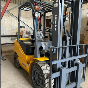 Marca: Lonking Modelo: LG30DT Horas de empilhadeira: 303.3H Estado: Usado Tipo de combustível: diesel Capacidade de carregamento: 3 toneladas