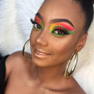 SERVIÇOS DE MAQUIAGEM