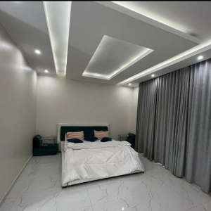 Moradia Rc/1, Nova com piscina🏊🏻‍♂️*  *Bairro:*Costa do sol, Mapulene a 250metros da estrada, próximo a ADPP*  *Super, hiper e mega decoração em toda casa*  *Tipologia:*T4, 4 suítes, 1wc, pronta habitar, cozinha, garagem