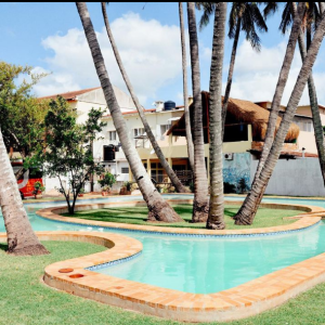 SERVIÇOS DE TURISMO Passa o fim-de-semana connosco e vem dar um mergulho na nossa maravilhosa piscina