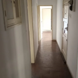 𝗔𝗟𝗨𝗚𝗨𝗘𝗥*𝗔𝗿𝗿𝗲𝗻𝗱𝗮 𝘀𝗲 𝗙𝗹𝗮𝘁 𝗧2 𝗽𝗿𝗼𝗻𝘁𝗮 40.000,00𝗠𝗧 *T2 sem obras no 2º andar