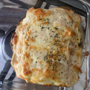 MELHOR LASANHA temos de frango e de carne moida por apenas-300mt de frango e 350 mt de carne esse