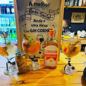 SERVIÇOS DE ALIMENTAÇÃO E BEBIDAS