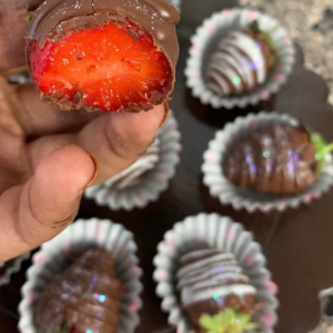 Morangos com chocolate , uma combinação perfeitaa 😍