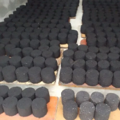 Uma caixa contém 20 briquetes, são 4kg. Preço: 120 MT. Entrega Grátis.