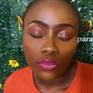 SERVIÇOS DE MAQUIAGEM