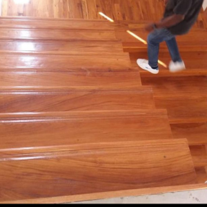 CARPINTARIA Escadas e parquetes