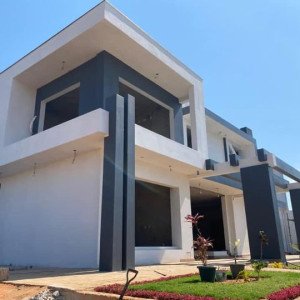 Laya serviços tem para si em arrendamento: 💰 *130.000*