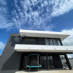 Vende-se  moradia T4   Localização: Mapulene, costa do sol