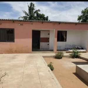 Vende-se Moradia Tipo2 pronta habitar com tudo dentro em Habel jafar Av Dom Alexandre próximo ao Luembe