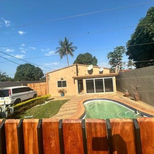 *NO Fomemto djet man* 👉🏾 *Venda  5.500.000.00* - *Piscina* * Casa tipo 2 +1 * qa Sala espaçosa e Climatizada. * Cozinha Dupla Moderna e Espaçosa
