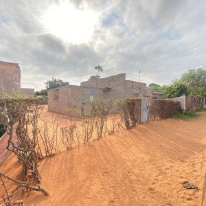 GRANDE OPORTUNIDADE DE INVESTIR NO RAMO IMOBILIÁRIO 🎁   🇺🇸VENDE-SE RUINA TIPO2 EM LAULANE RUA DE 18METROS BEM LOCALIZADO. 🤩valor: 1.300negociavel