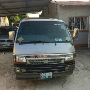 Vendo mini bus  A gasolina Motor 3Y Sem nada a reclamar