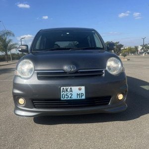 Toyota sienta  Interior preto e excelente  56.000km