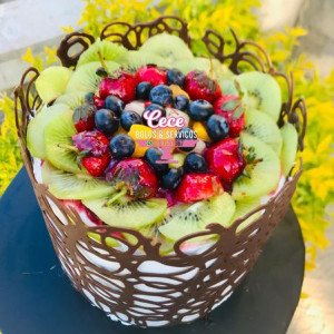 Bolo gelado com grades de chocolate