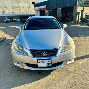 LEXUS IS 250 ———> 560,000.00 MTs