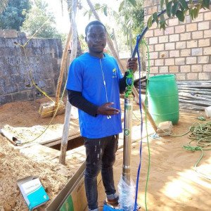 Faço furos de água