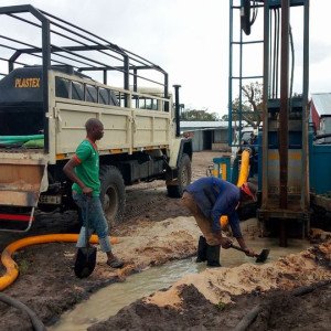 Aluguer de Maquina de perfuracao, para Maputo e arredores, ao preco de R 80.000.00 por 15 dias