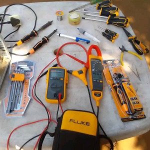 vários serviços de instalações elétricas