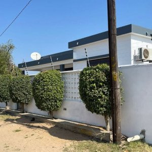 Casa Tipo3 Recém construída Avenda  Localização Machava Km15  Valor 3.000.000.00 MT negociável